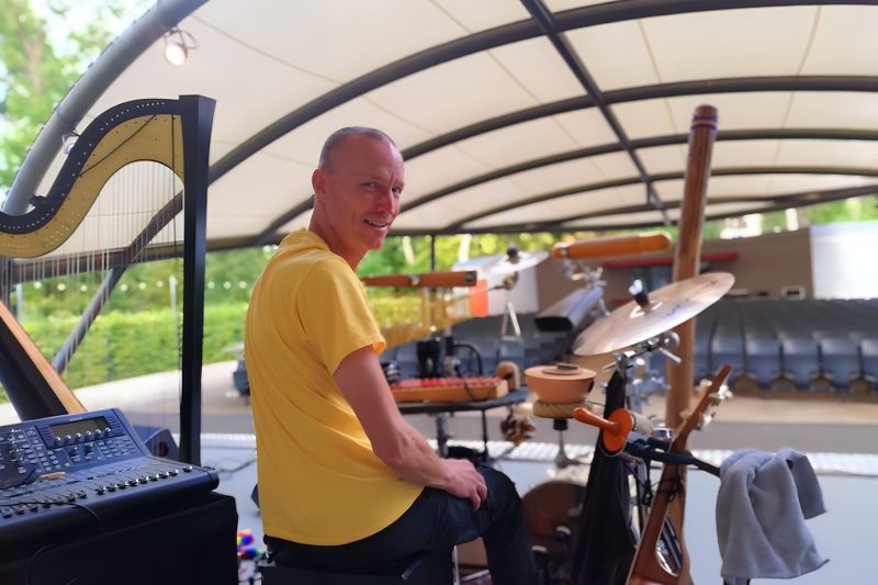 27.08. - Soundcheck in Prerow... der Trommler freut sich, dass es "noch warm" ist!! Und nicht regnet... :)