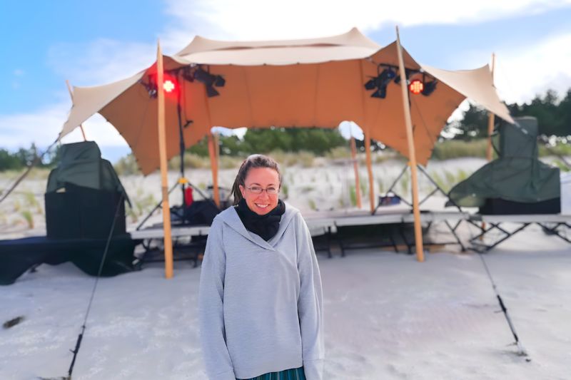 23.08. - Zingst, bei Windstärke 5 hilft auch die schönste Sonne nicht. Strandkonzert leider abgesagt!