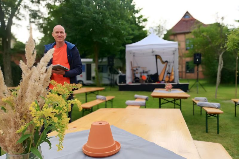 14.09. - Rövershagen... Soundcheck: Sonne + Konzert: Endzeitgewitter ergibt zum Schluß: Regenbogen :)